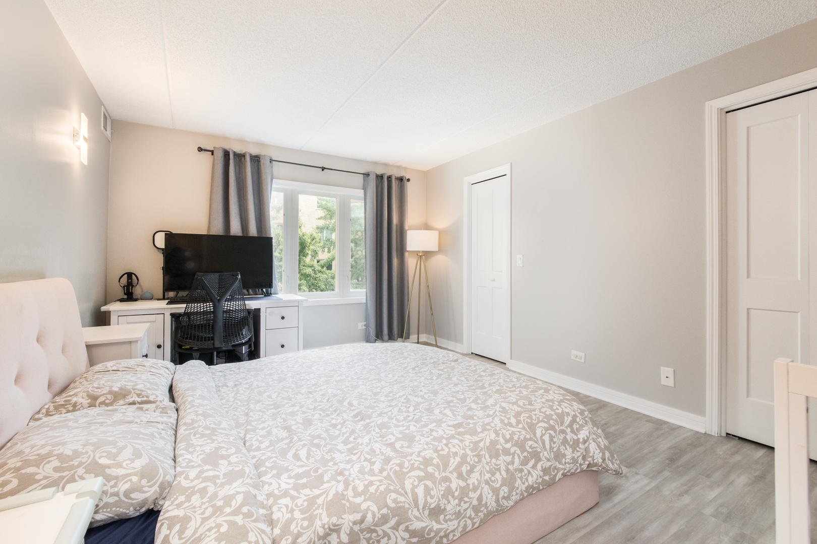 6430 W Belle Plaine Avenue #307, Chicago, IL 60634