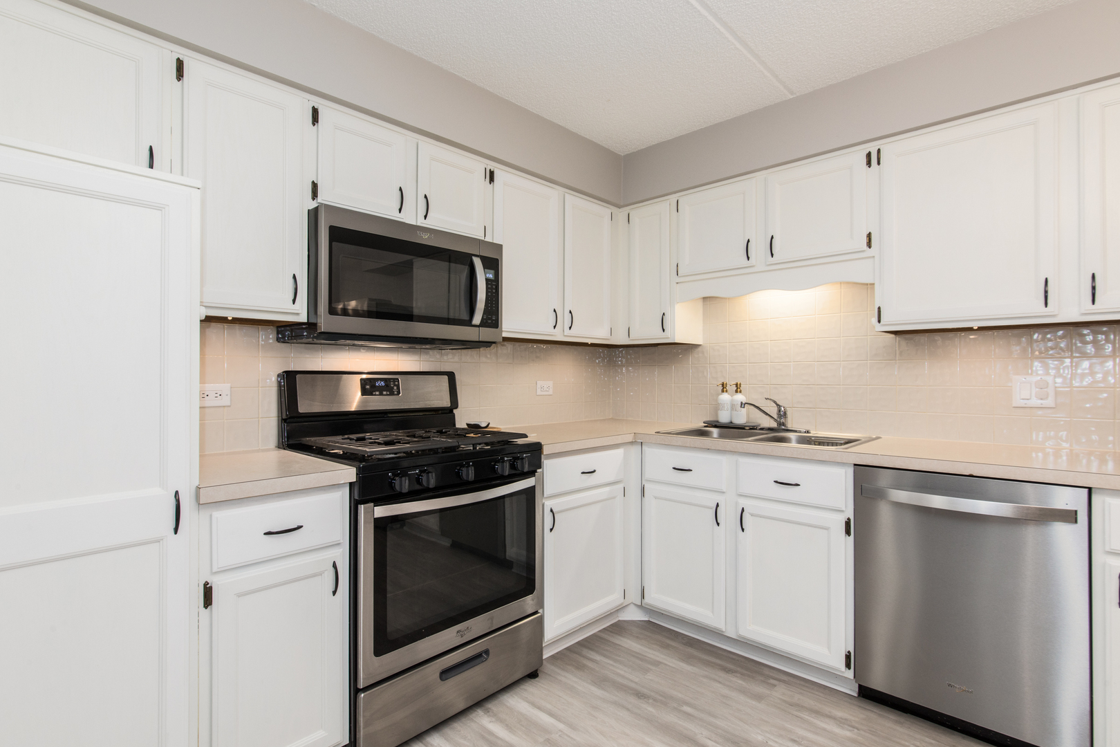 6430 W Belle Plaine Avenue #307, Chicago, IL 60634