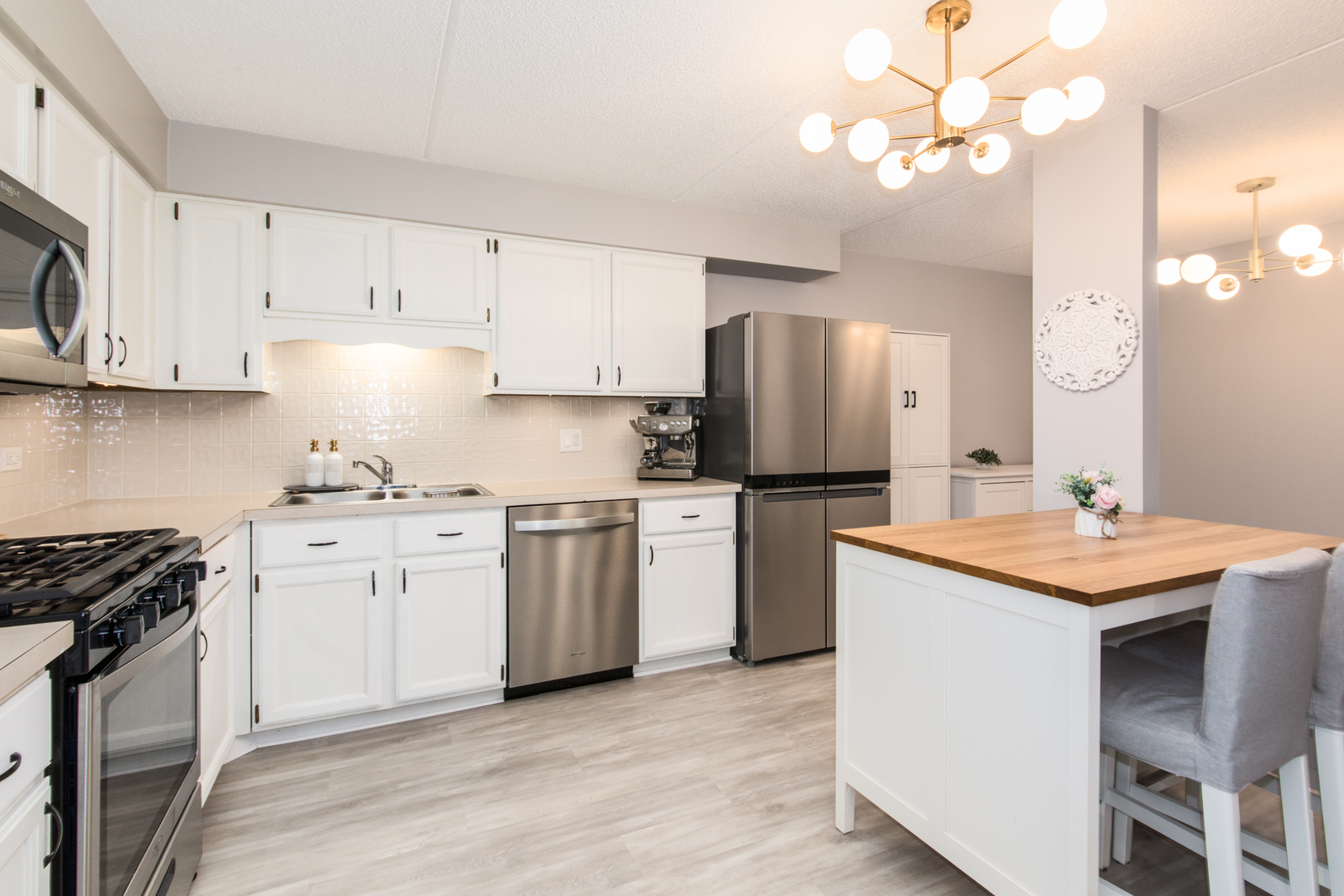 6430 W Belle Plaine Avenue #307, Chicago, IL 60634