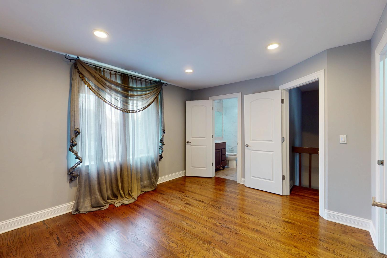 333 Redwing Drive, Deerfield, IL 60015