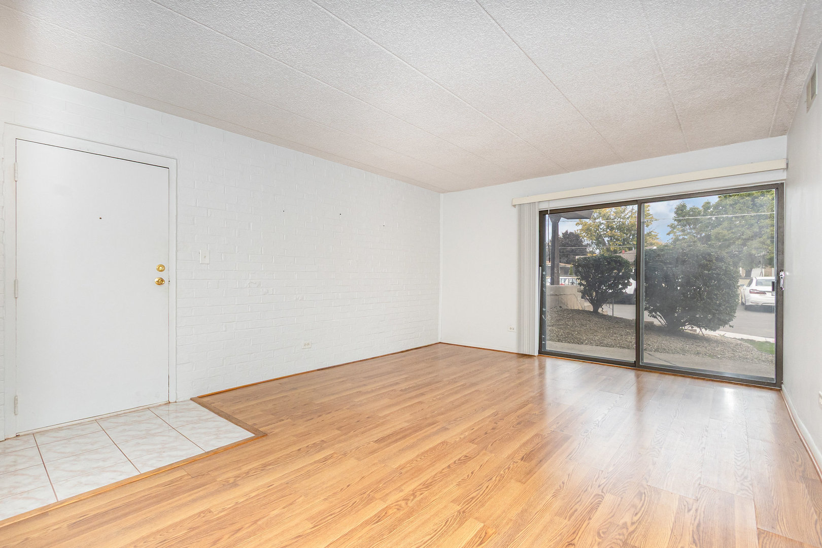 1615 Richmond Circle #101, Joliet, IL 60435