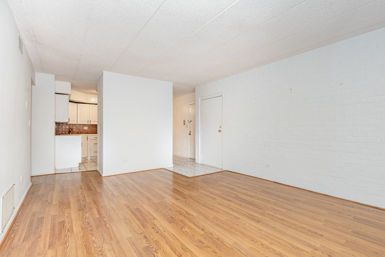 1615 Richmond Circle #101, Joliet, IL 60435
