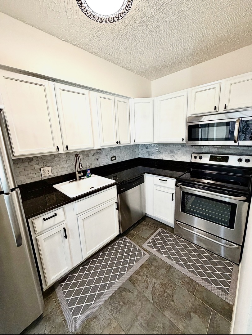 1550 N Lake Shore Drive #9F, Chicago, IL 60610