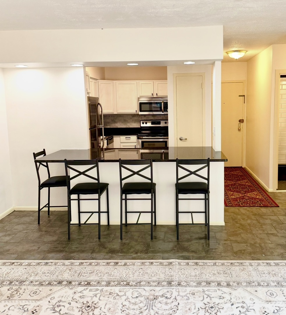 1550 N Lake Shore Drive #9F, Chicago, IL 60610