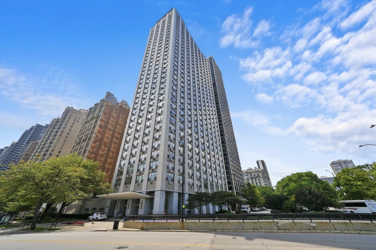 1550 N Lake Shore Drive #9F, Chicago, IL 60610