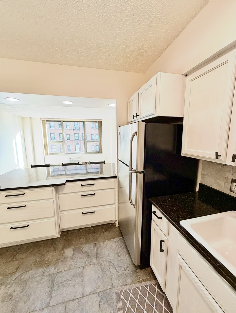 1550 N Lake Shore Drive #9F, Chicago, IL 60610