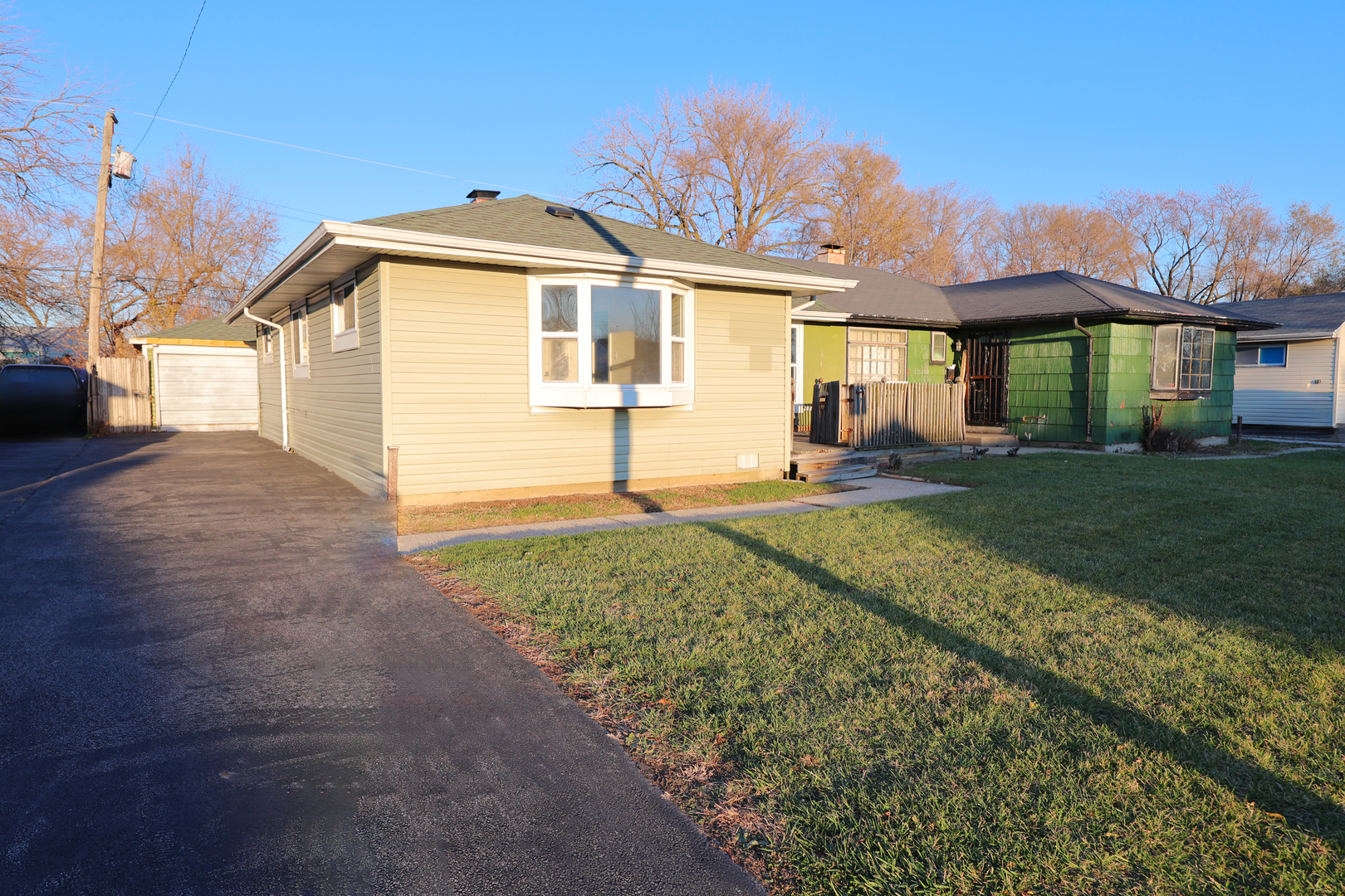 3210 Mcbreen Avenue, Robbins, IL 60472