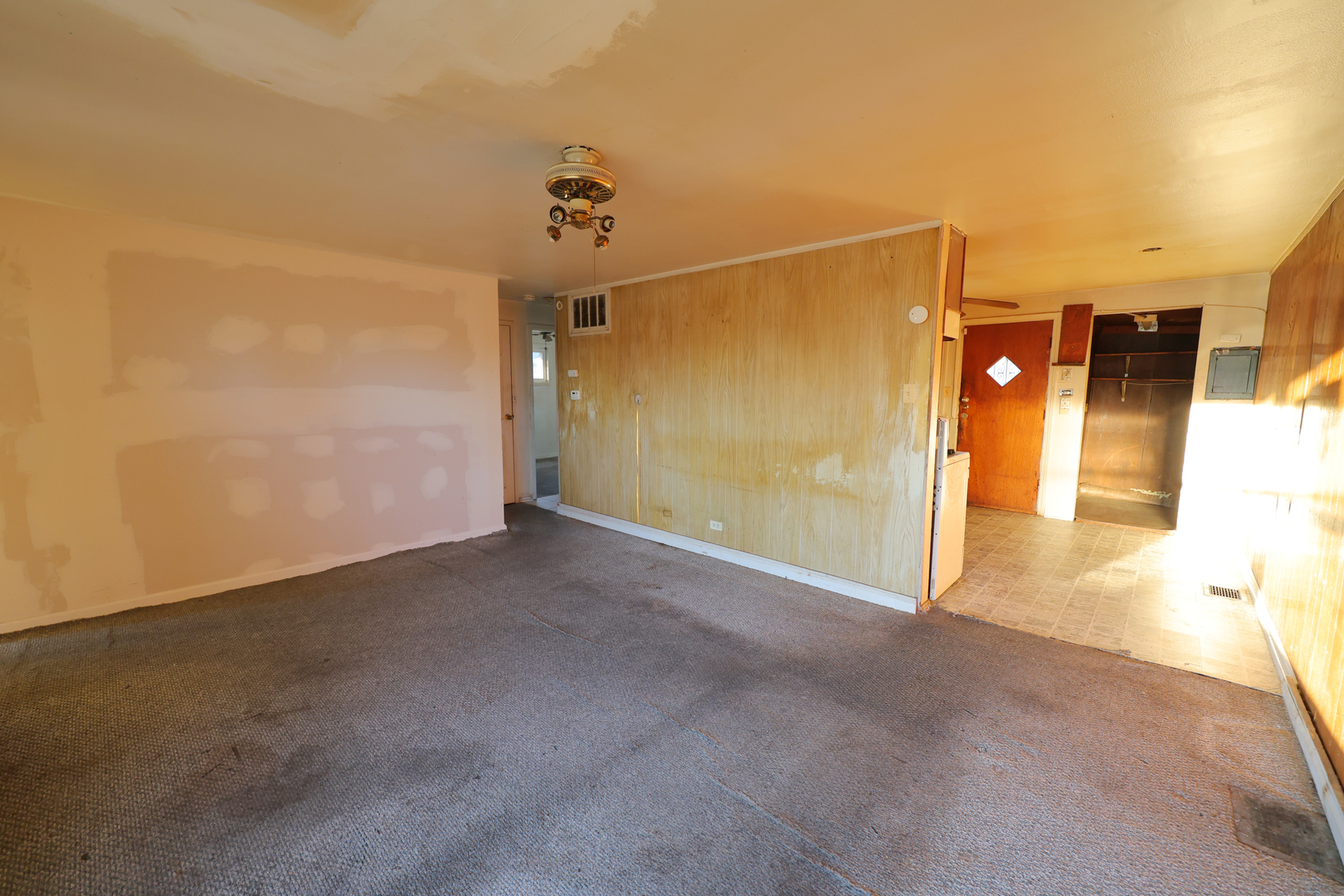 3210 Mcbreen Avenue, Robbins, IL 60472