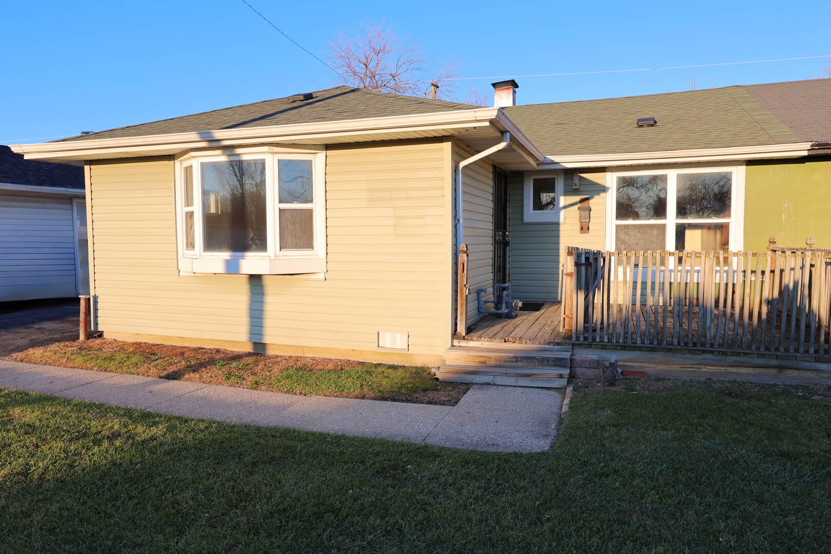 3210 Mcbreen Avenue, Robbins, IL 60472