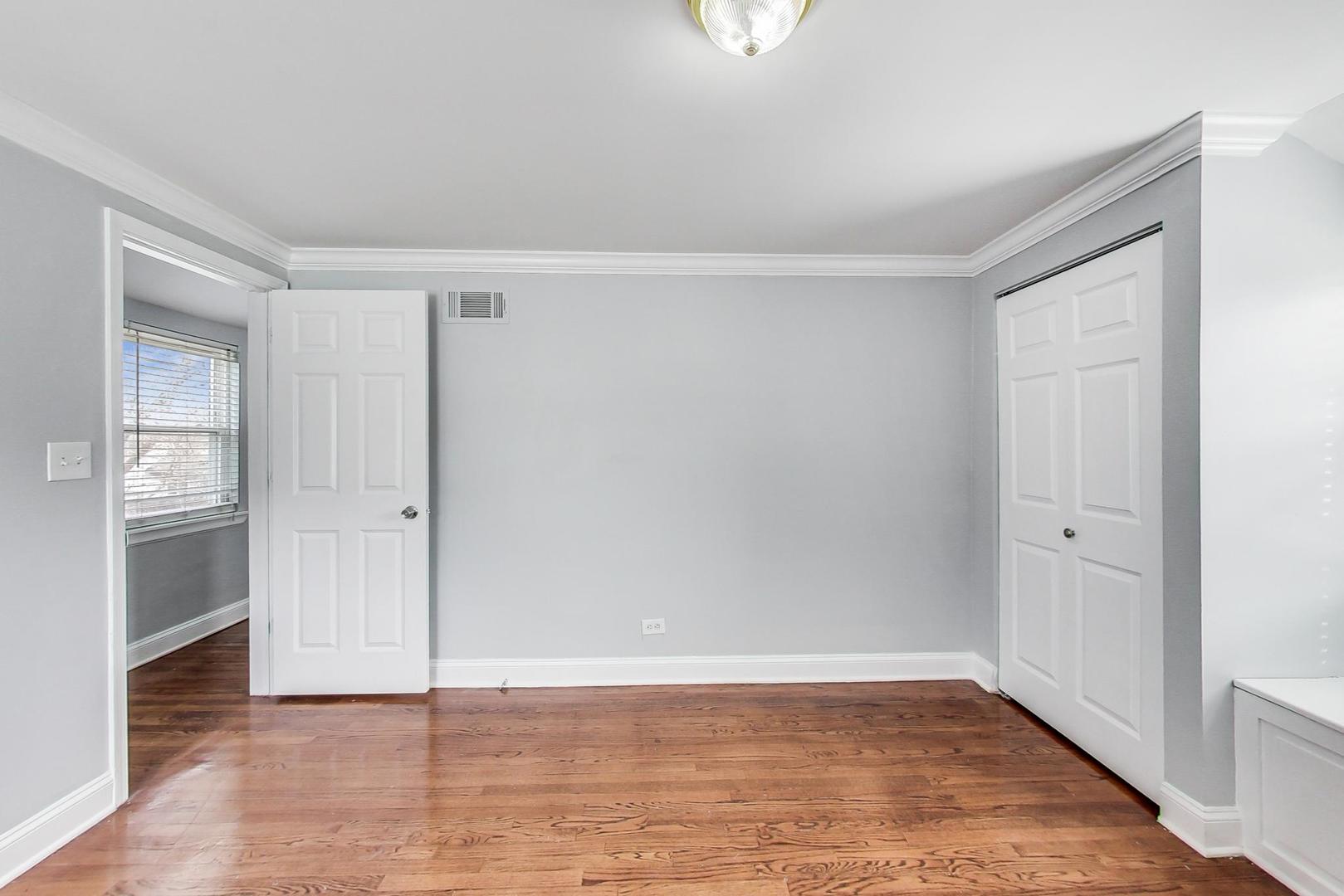 402 N MAIN Street, Mount Prospect, IL 60056