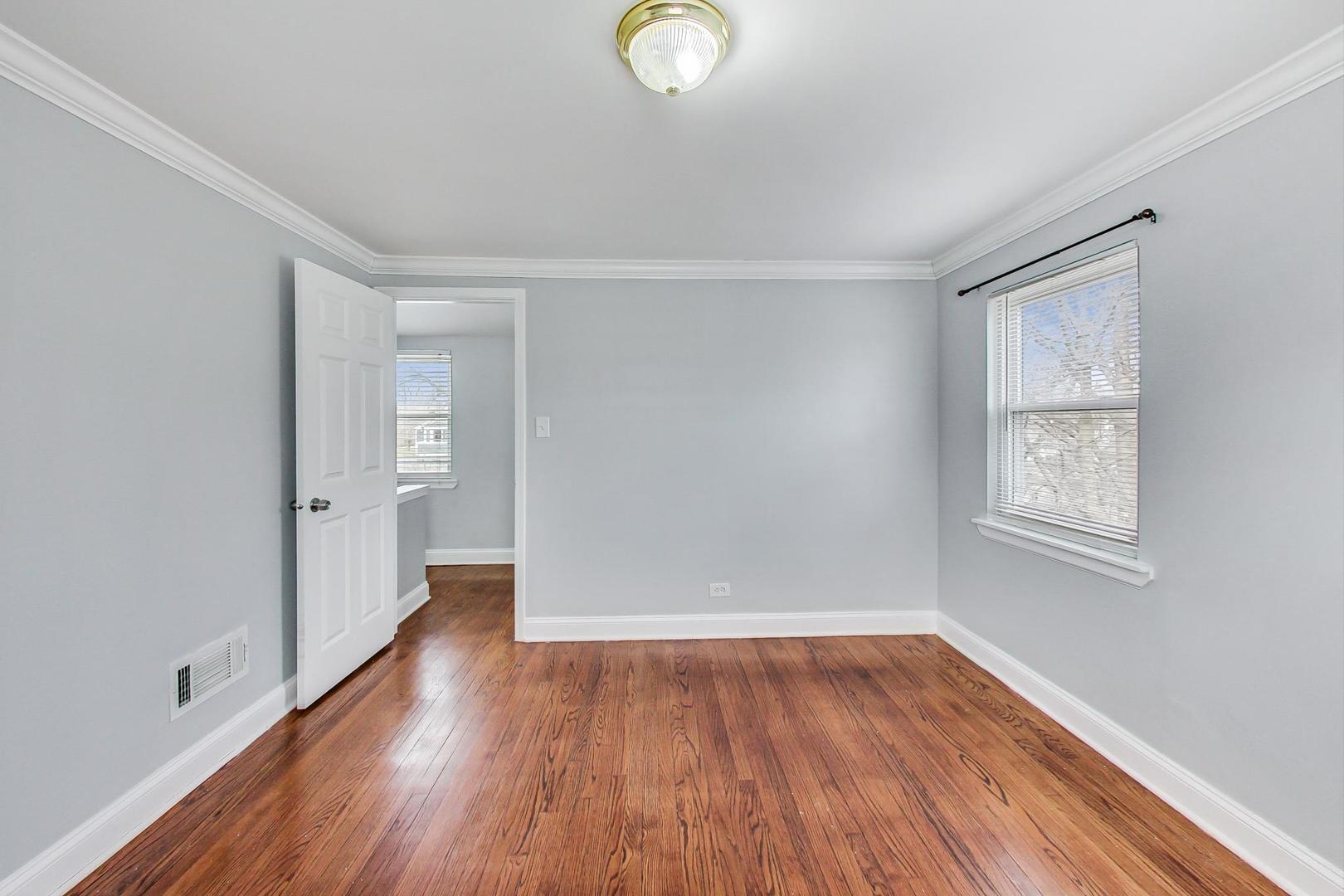 402 N MAIN Street, Mount Prospect, IL 60056