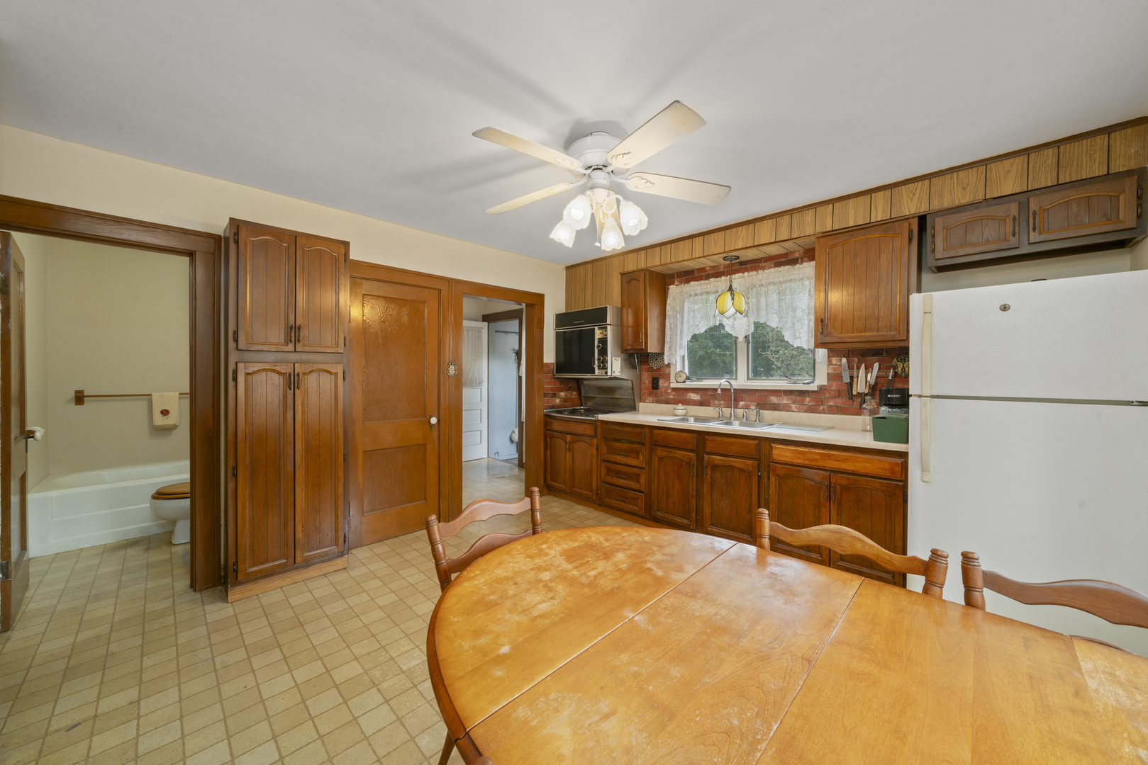 2110 A-B State Route 31, Oswego, IL 60543