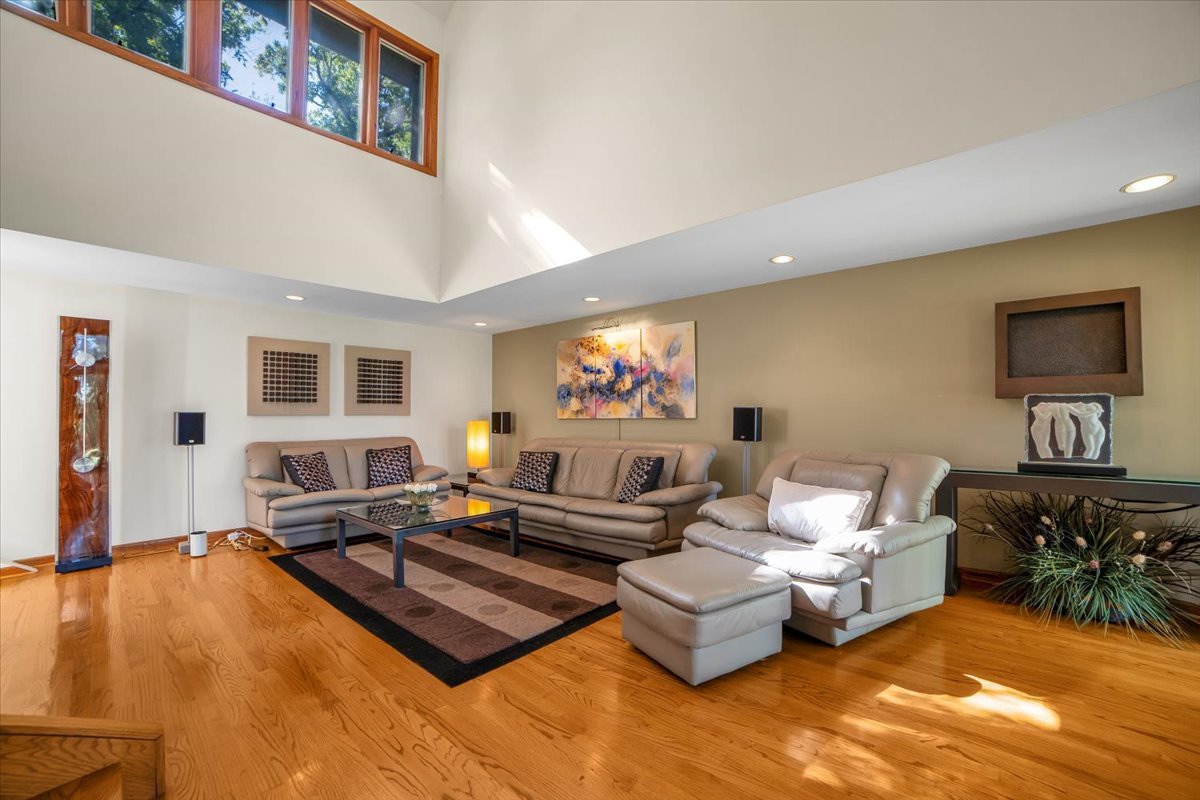 43W880 Pathfinder Drive, Elburn, IL 60119