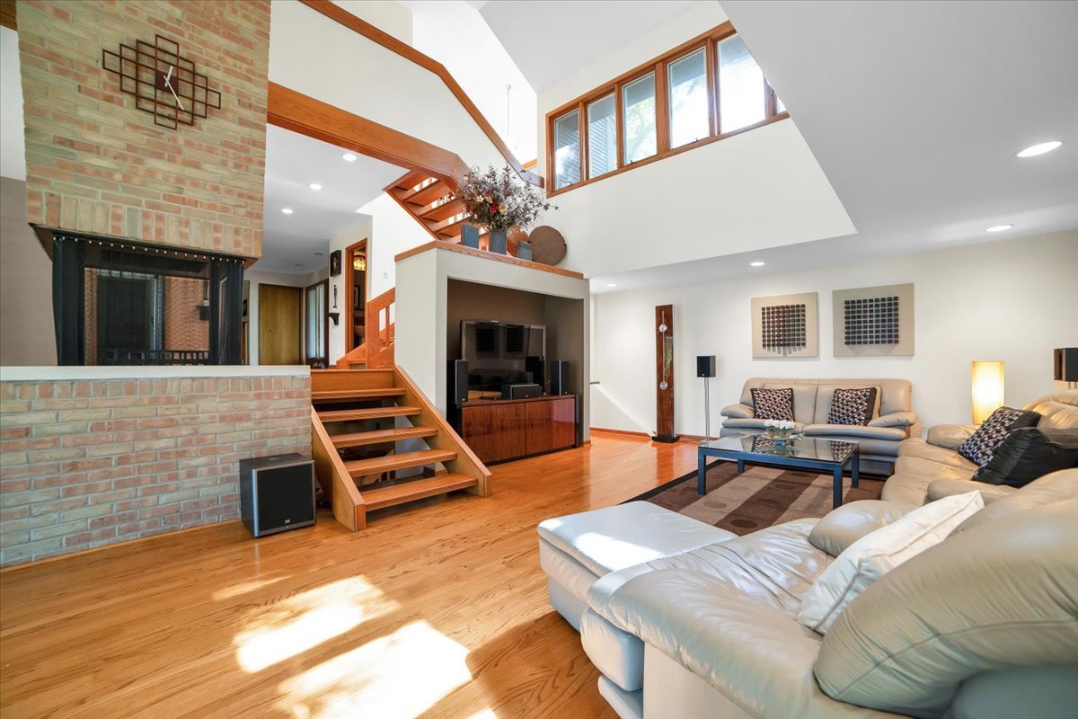 43W880 Pathfinder Drive, Elburn, IL 60119