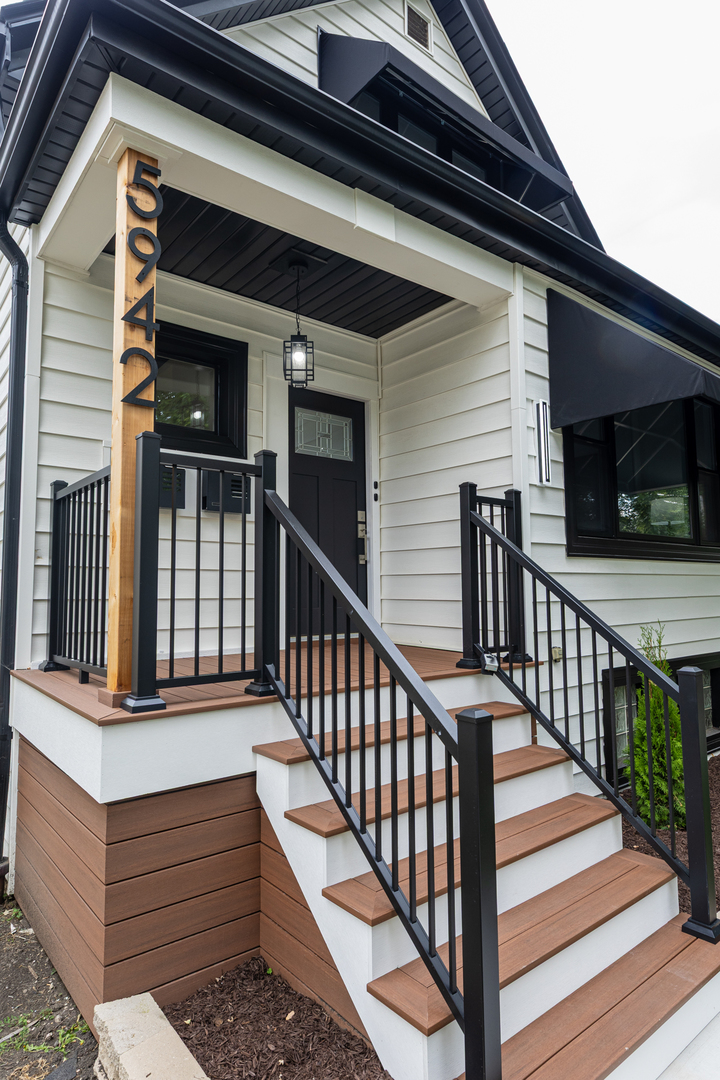 5942 W Eastwood Avenue, Chicago, IL 60630