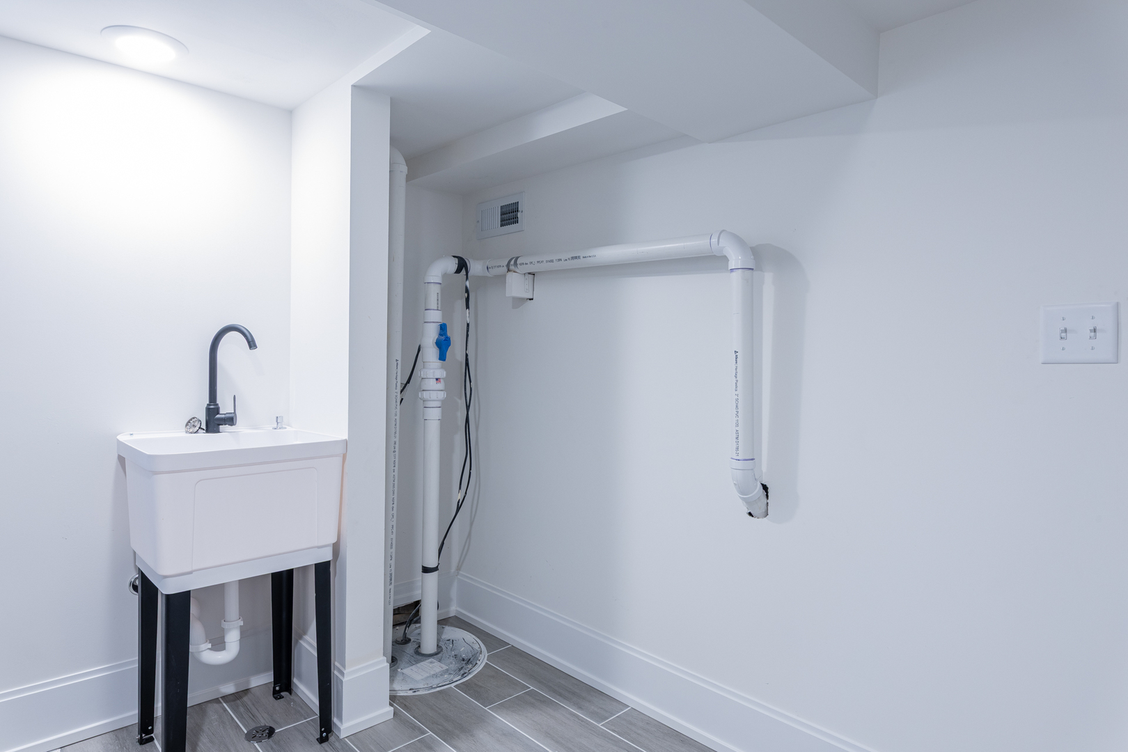 5942 W Eastwood Avenue, Chicago, IL 60630