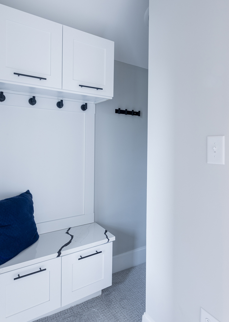 5942 W Eastwood Avenue, Chicago, IL 60630