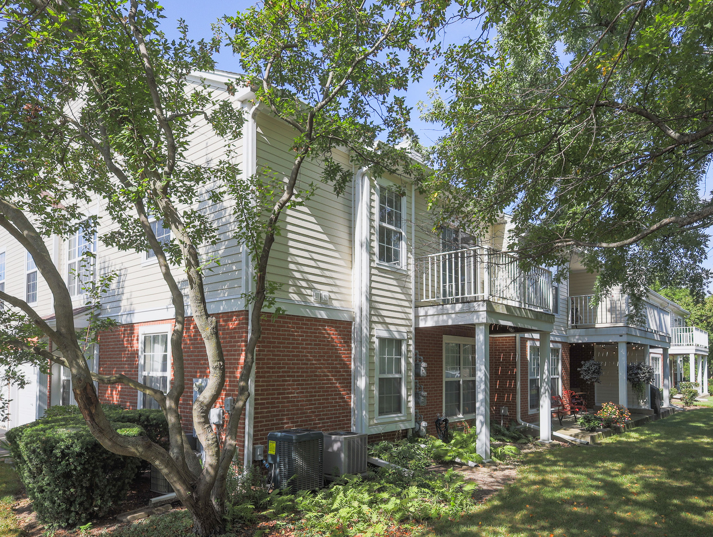 902 Sparta Court, Vernon Hills, IL 60061