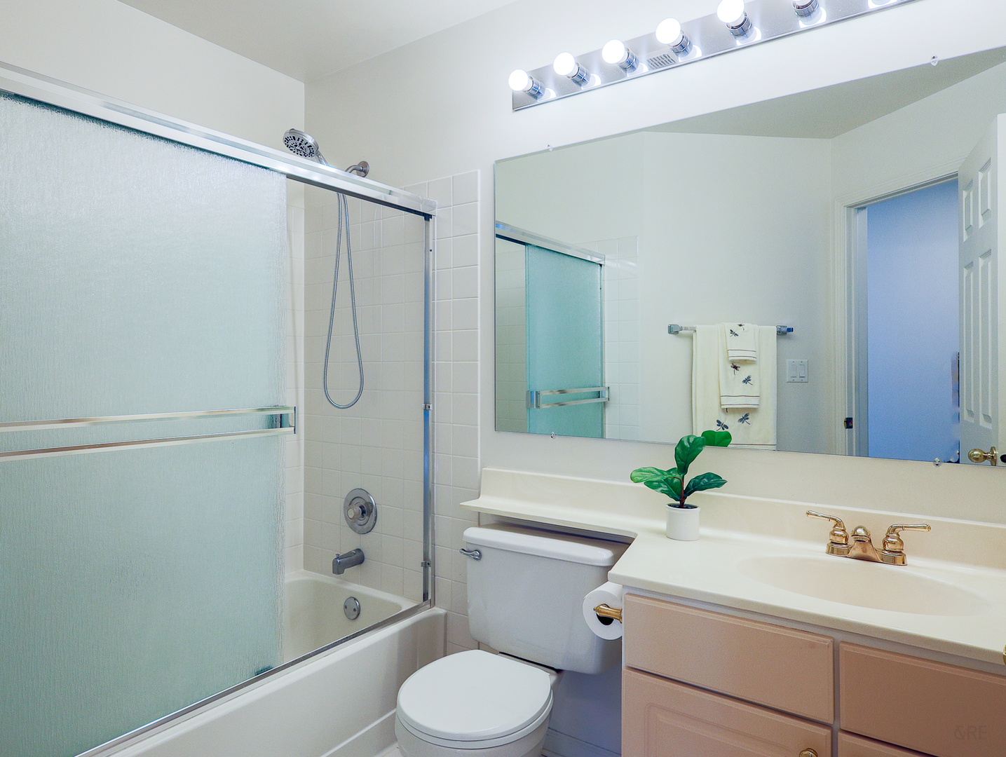 902 Sparta Court, Vernon Hills, IL 60061