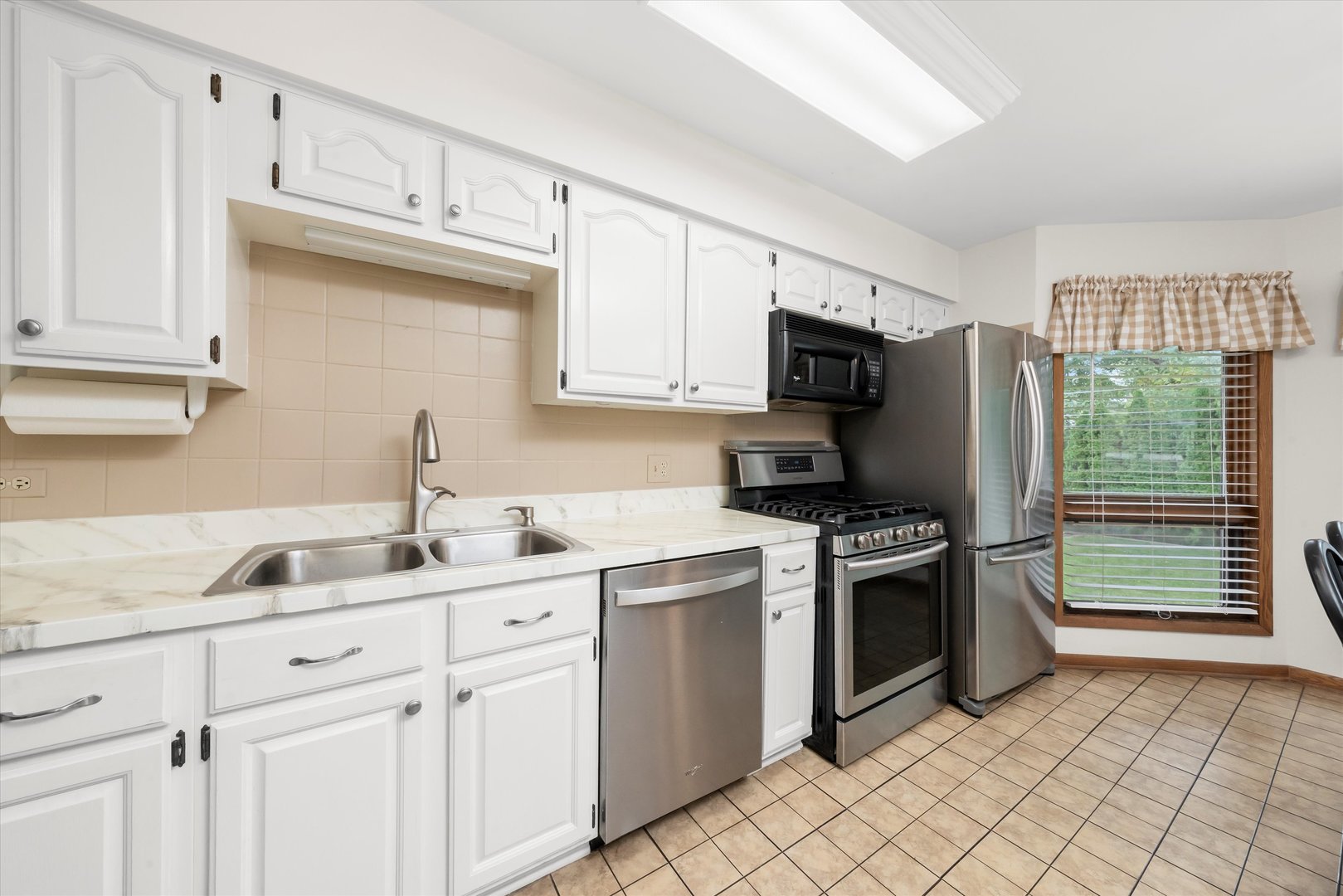 10221 S Eleanor Avenue, Palos Hills, IL 60465