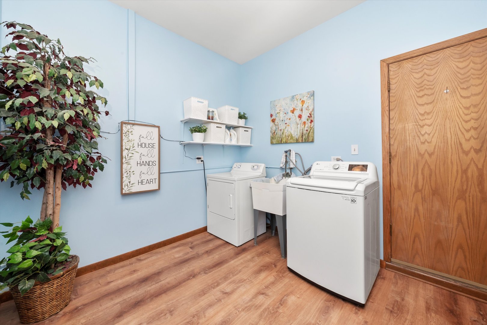 10221 S Eleanor Avenue, Palos Hills, IL 60465