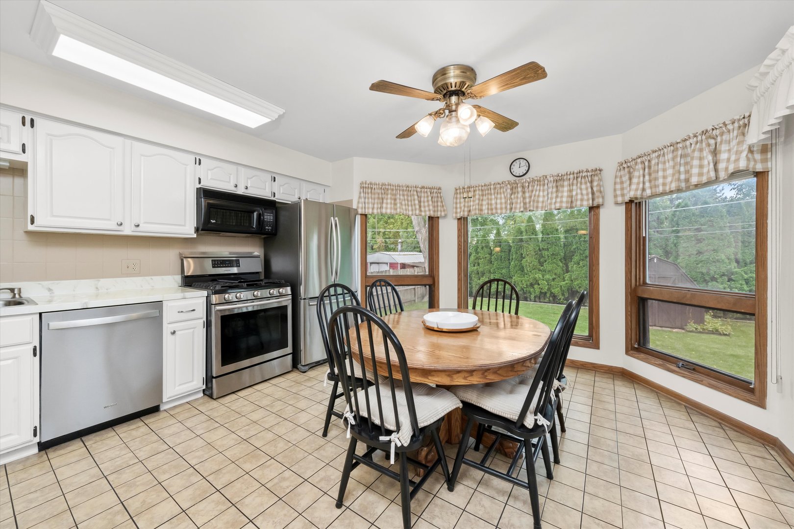 10221 S Eleanor Avenue, Palos Hills, IL 60465