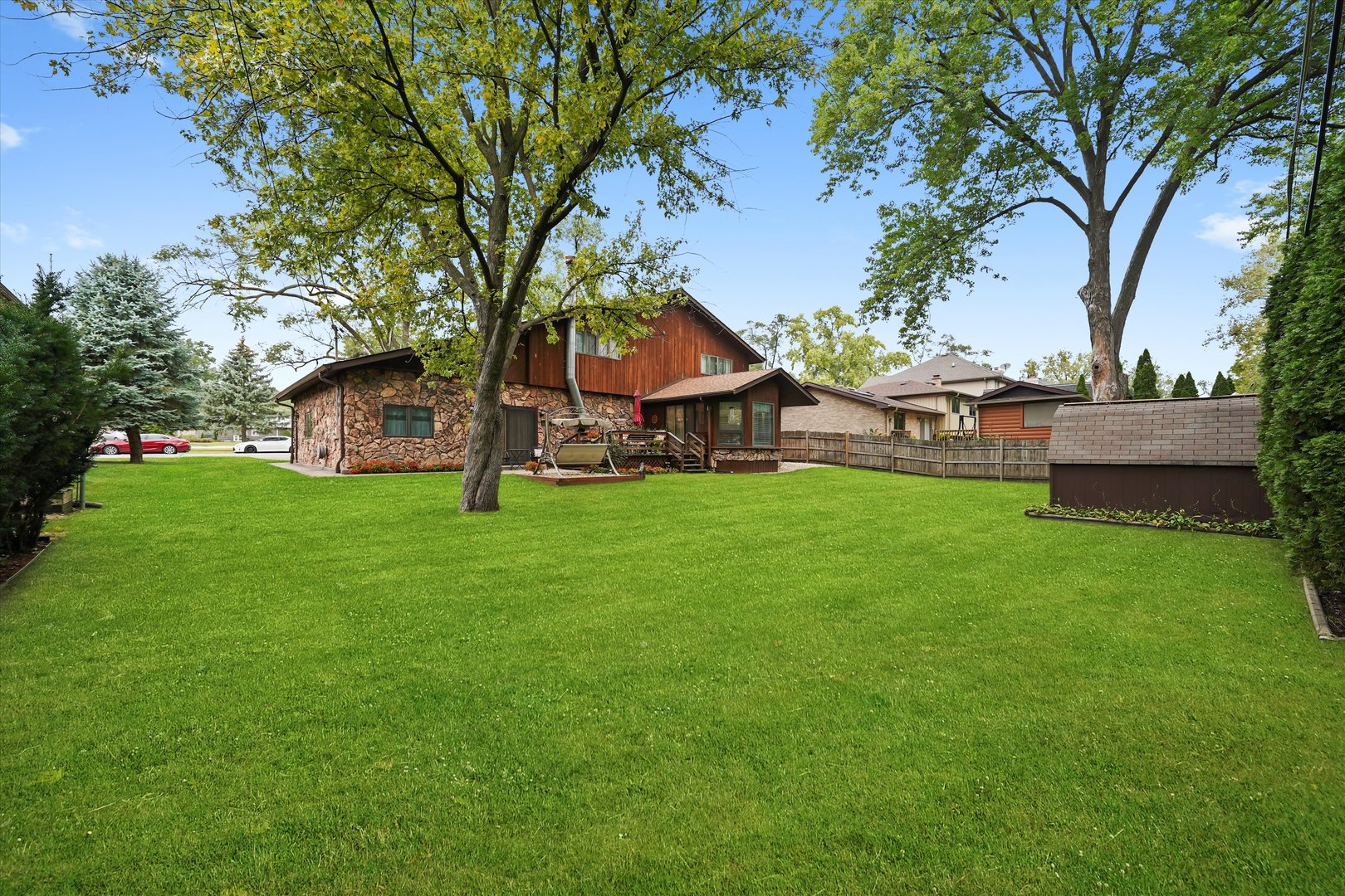 10221 S Eleanor Avenue, Palos Hills, IL 60465