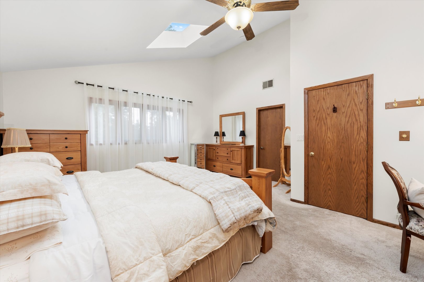 10221 S Eleanor Avenue, Palos Hills, IL 60465