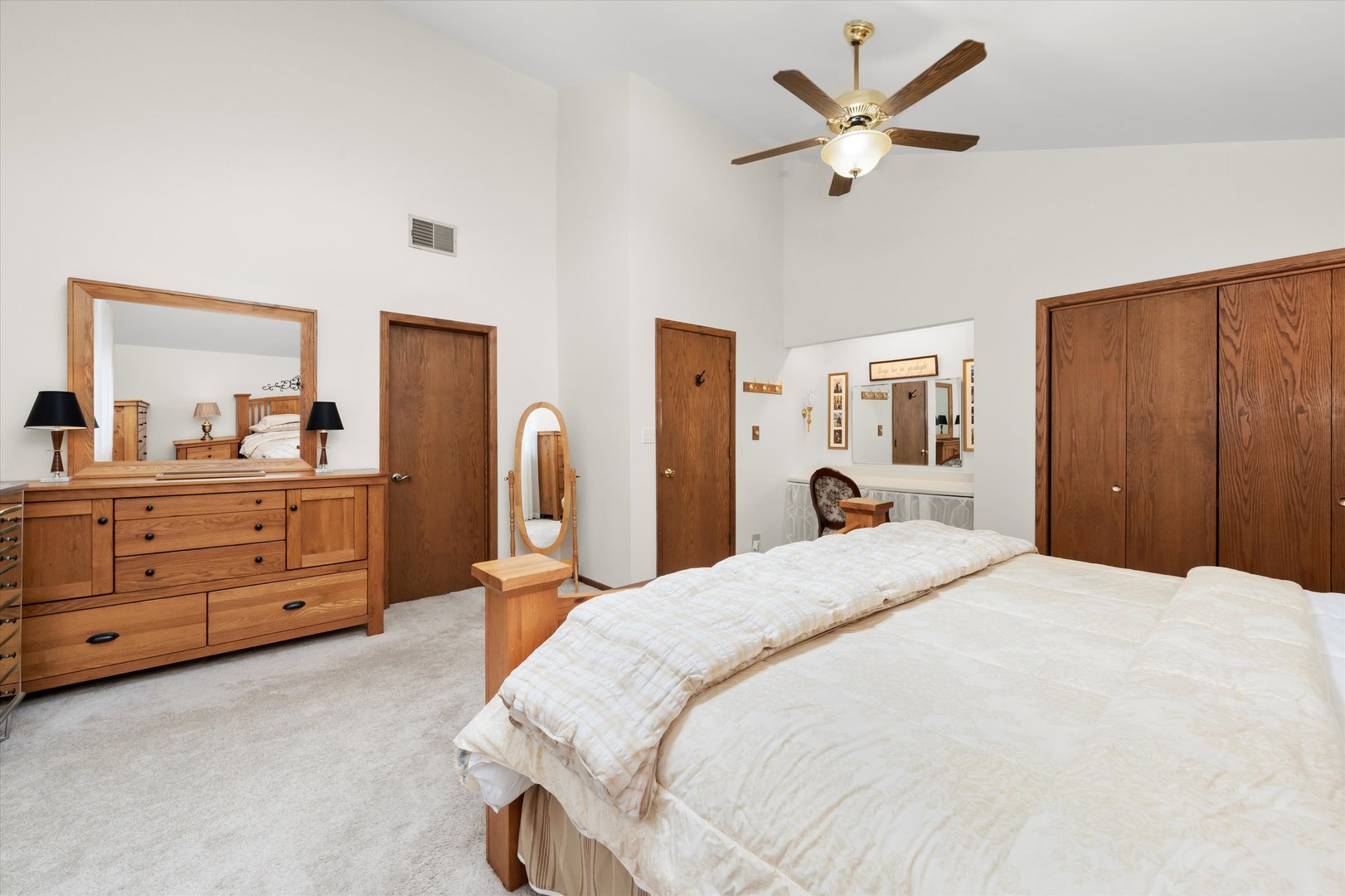 10221 S Eleanor Avenue, Palos Hills, IL 60465