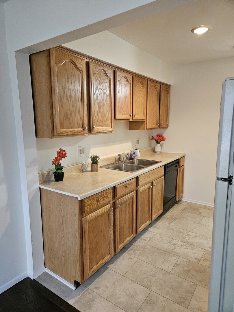 1S252 Stratford Lane, Villa Park, IL 60181