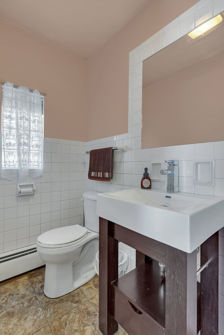 220 Earl Avenue, Joliet, IL 60436