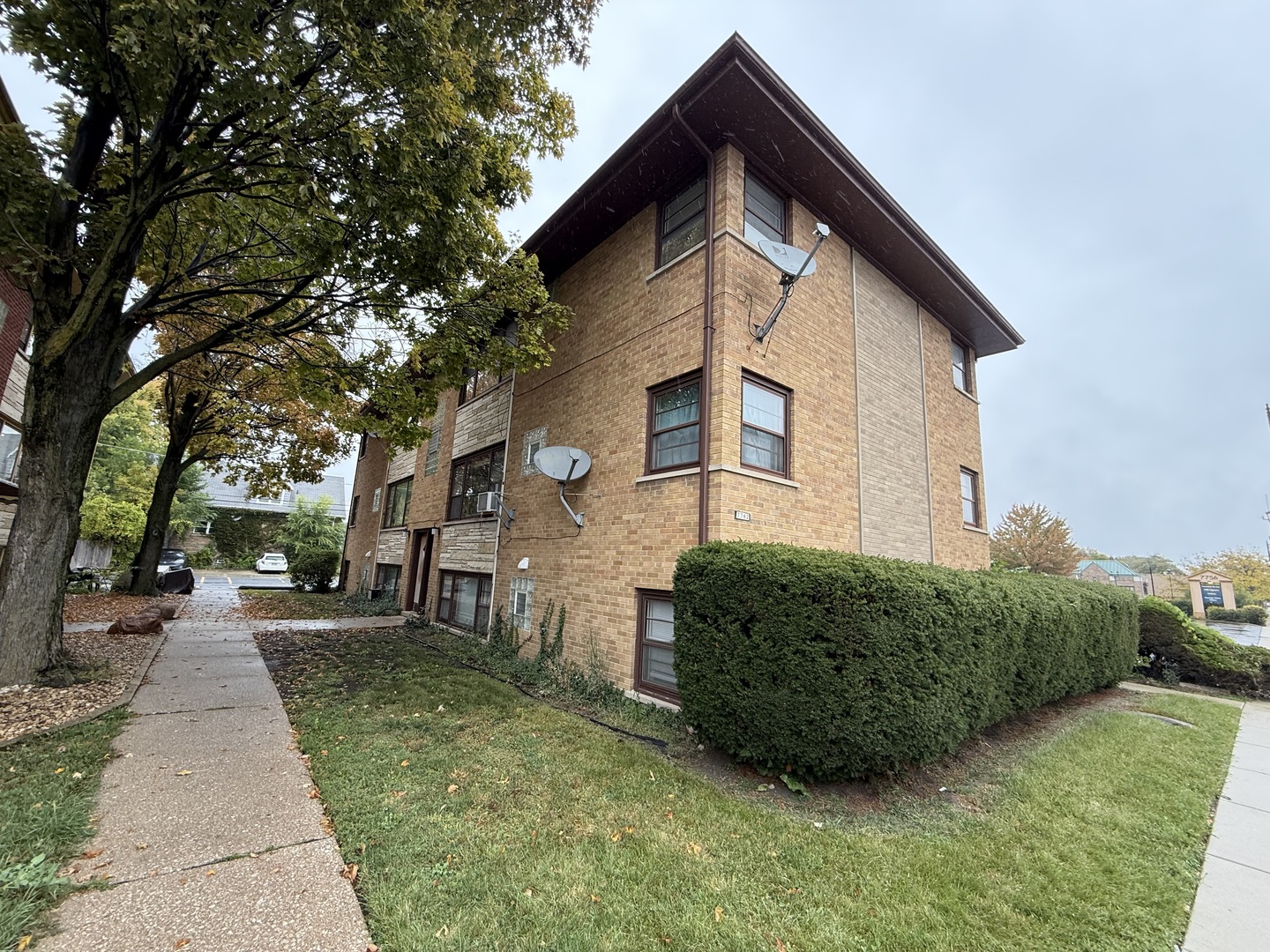 7762 Madison Street #2S, River Forest, IL 60305