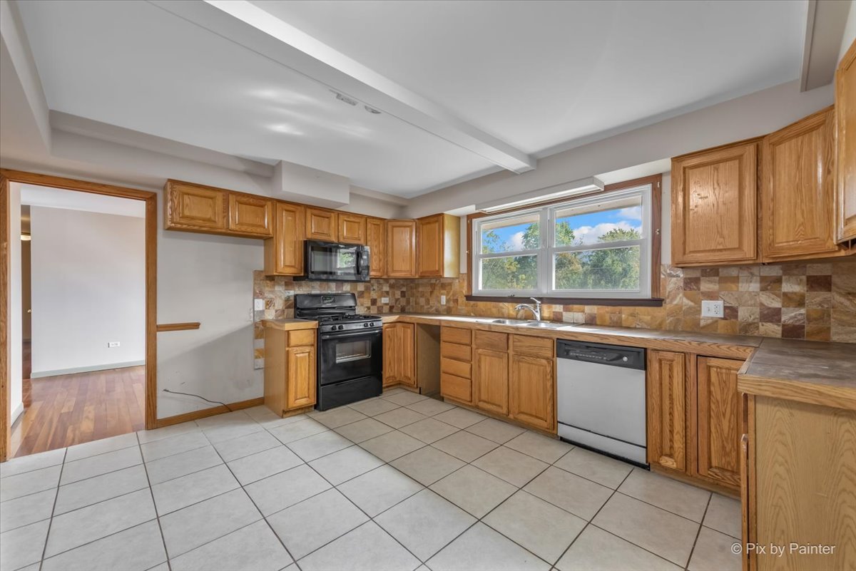 24251 W Bayview Road, Antioch, IL 60002