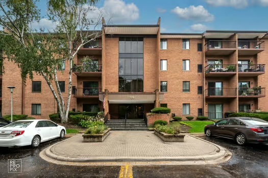 709 79th Street #103, Darien, IL 60561