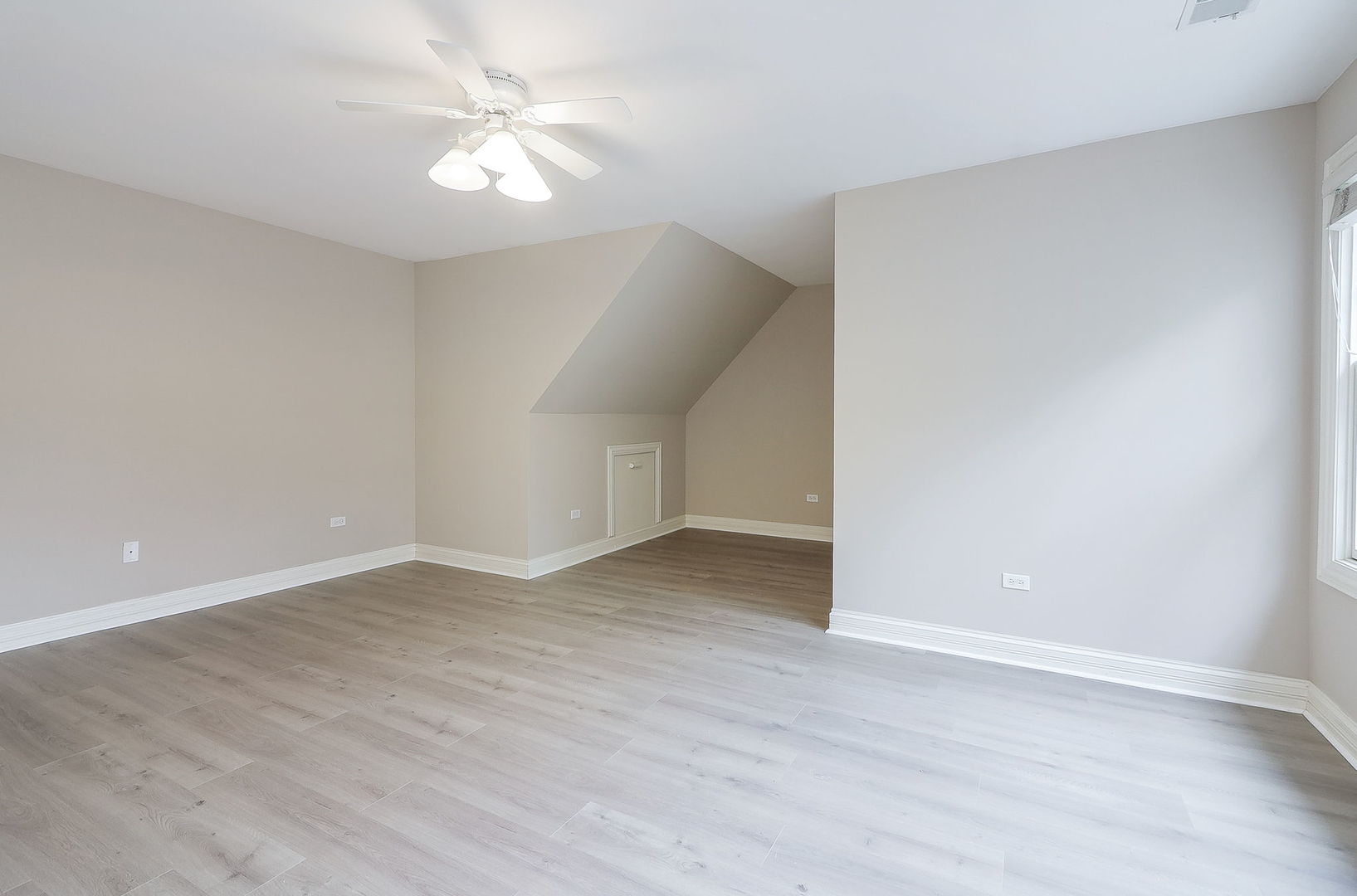 1208 Connamara Court, Westmont, IL 60559