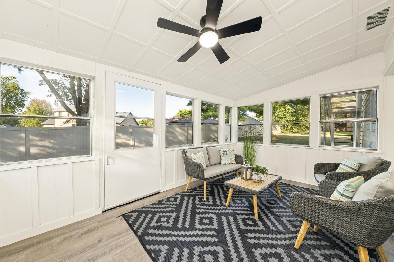 930 Jefferson Avenue, Elgin, IL 60120