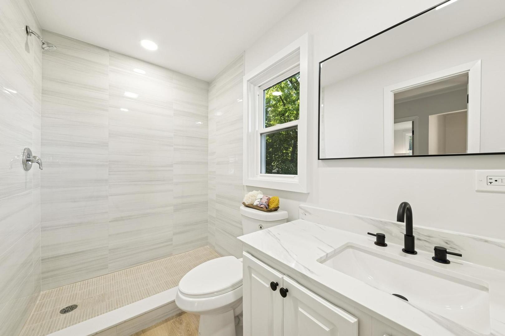 930 Jefferson Avenue, Elgin, IL 60120