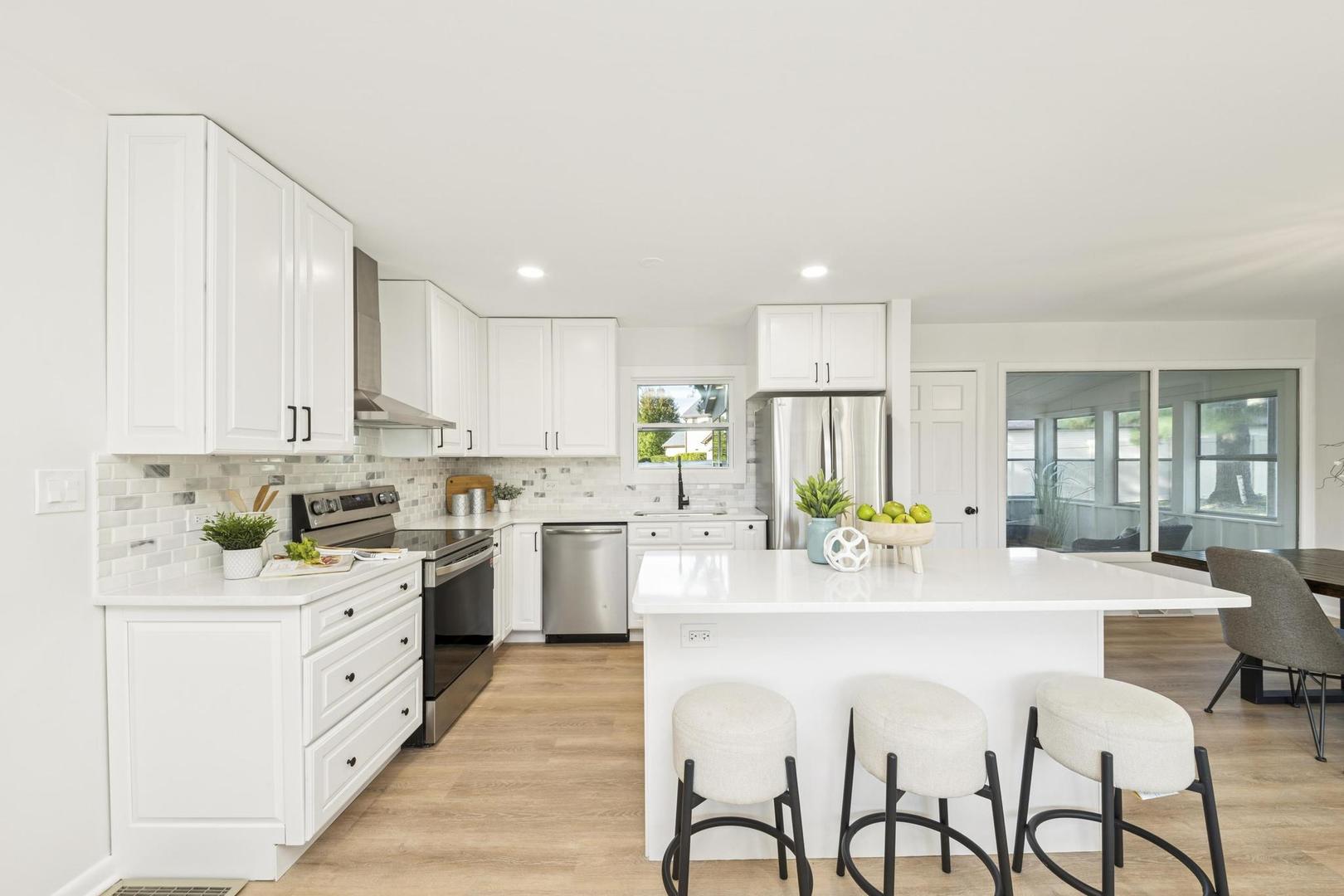 930 Jefferson Avenue, Elgin, IL 60120