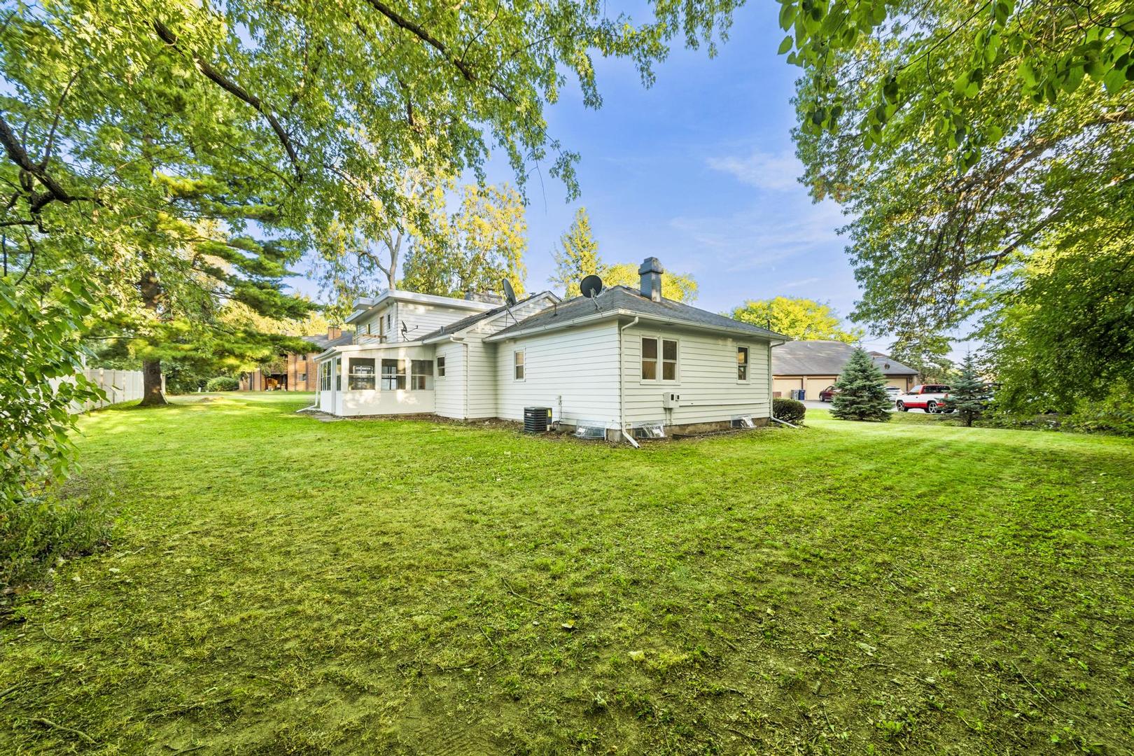 930 Jefferson Avenue, Elgin, IL 60120