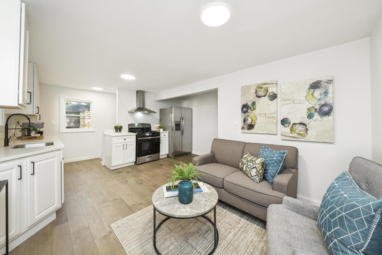 930 Jefferson Avenue, Elgin, IL 60120