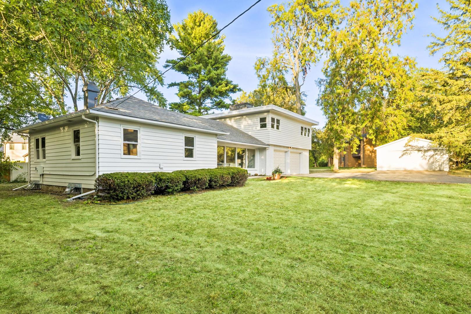 930 Jefferson Avenue, Elgin, IL 60120