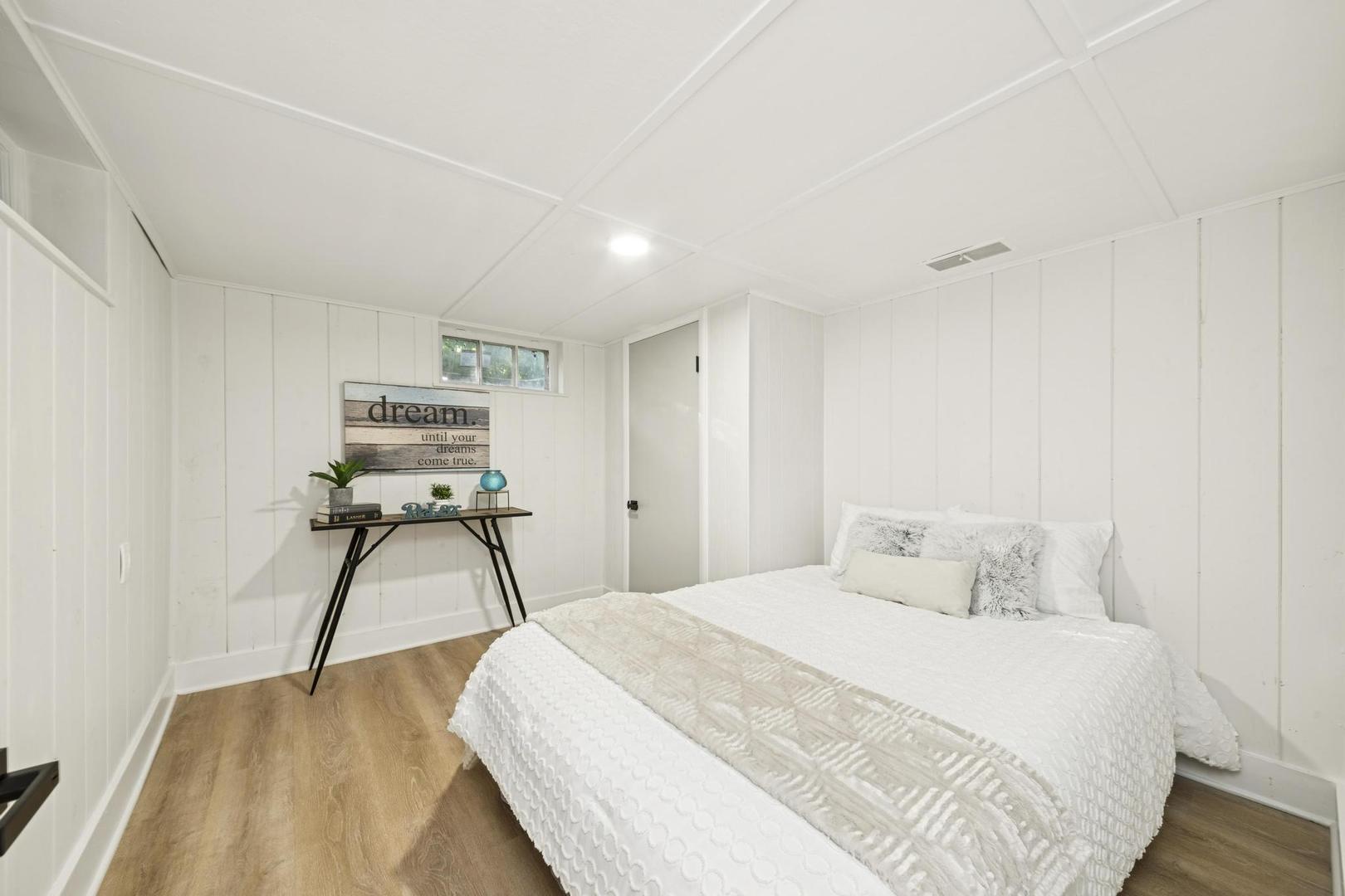 930 Jefferson Avenue, Elgin, IL 60120