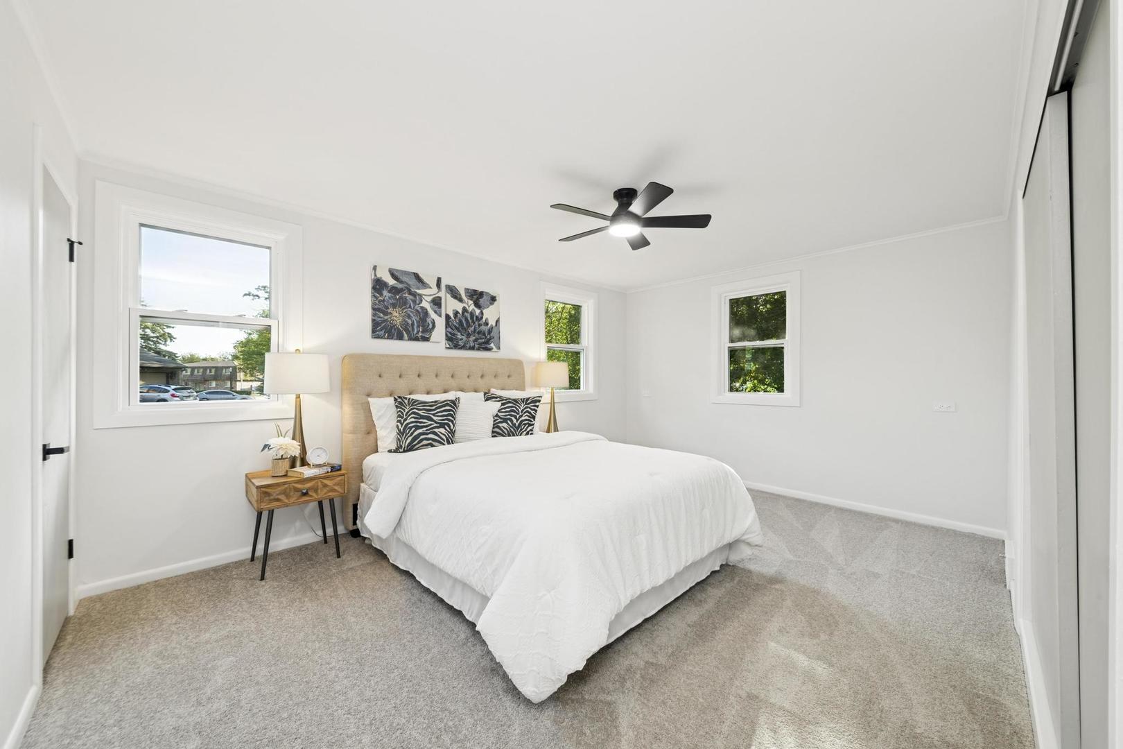 930 Jefferson Avenue, Elgin, IL 60120