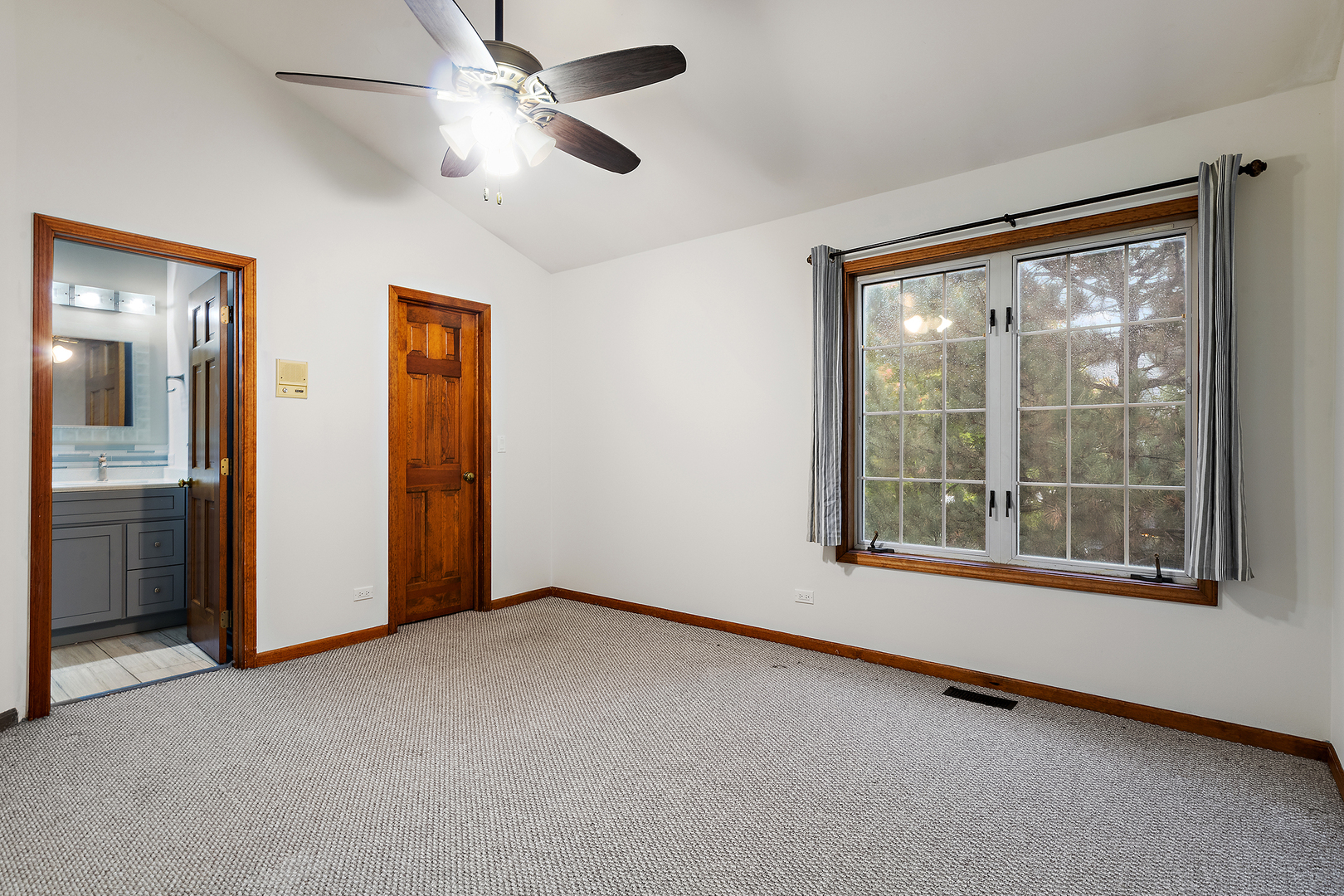 1134 S Parkside Drive, Palatine, IL 60067