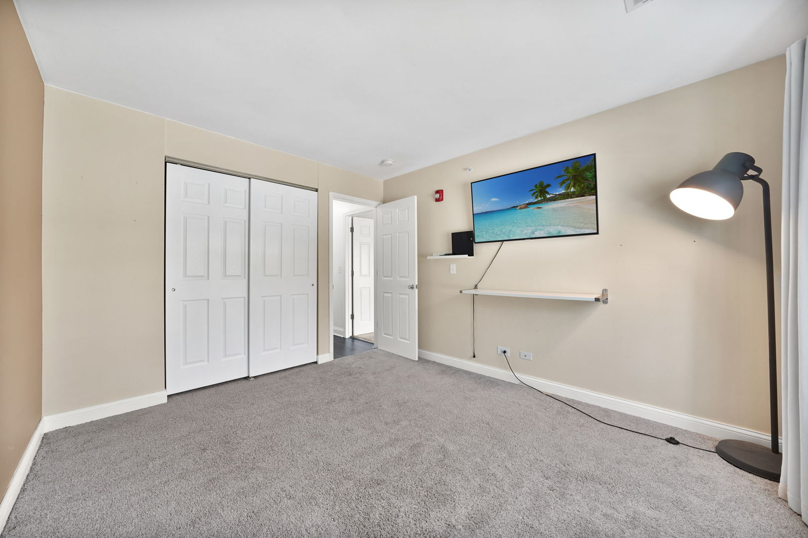7050 Newport Drive #203, Woodridge, IL 60517