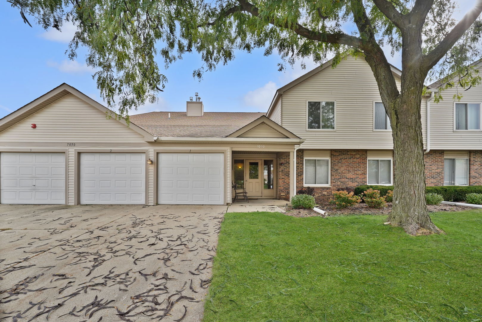 7050 Newport Drive #203, Woodridge, IL 60517
