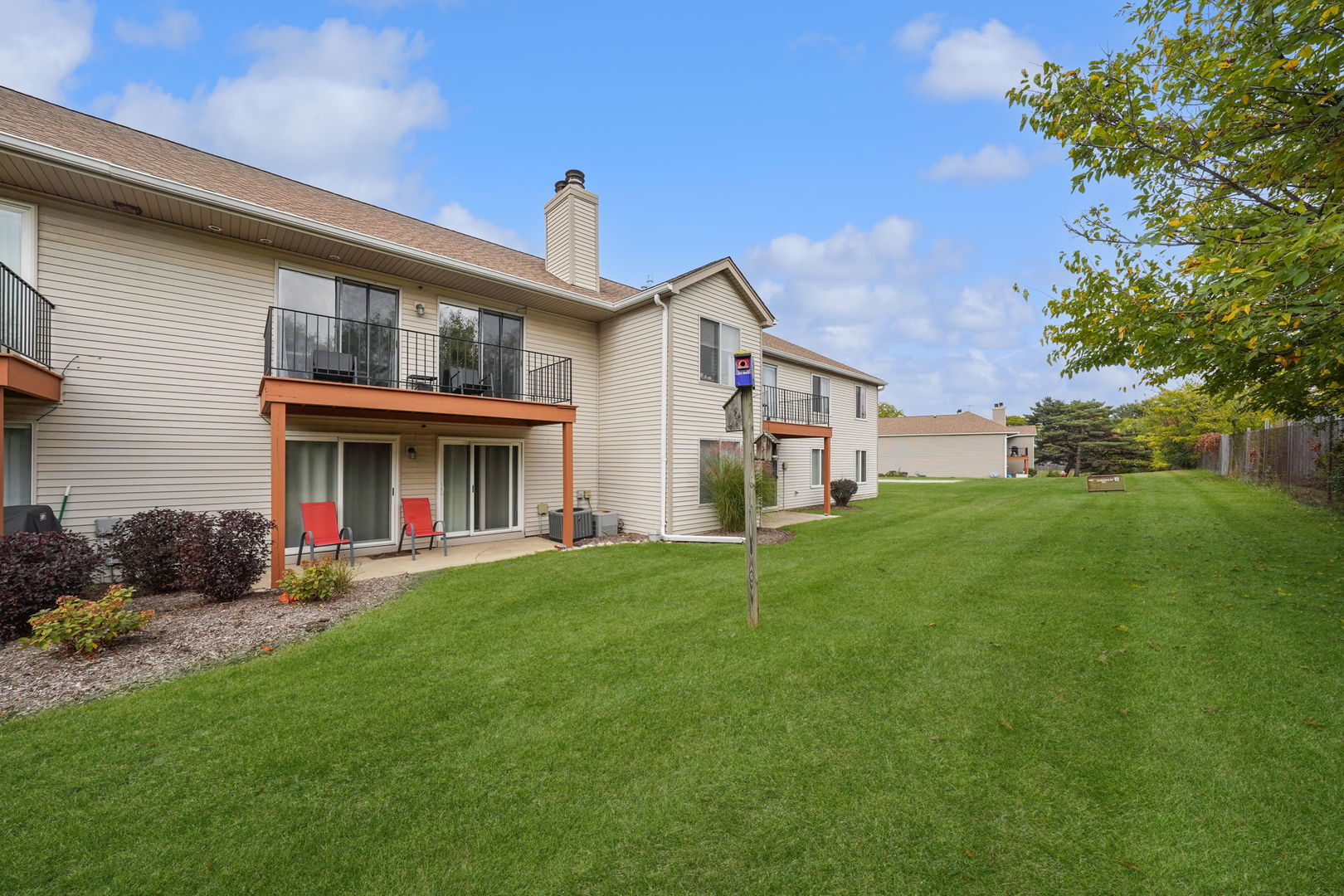 7050 Newport Drive #203, Woodridge, IL 60517