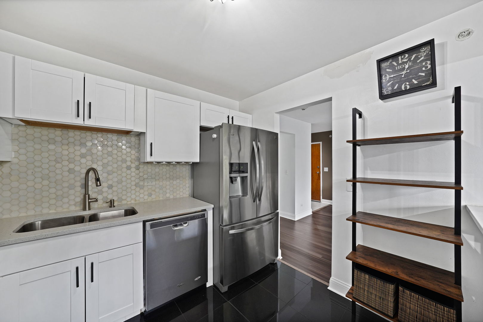 7050 Newport Drive #203, Woodridge, IL 60517
