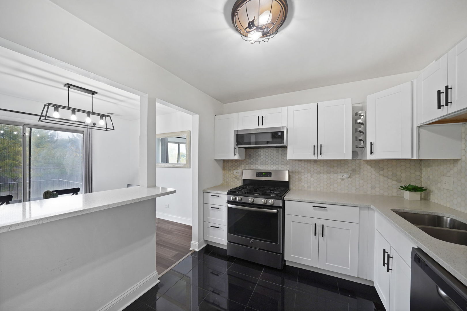 7050 Newport Drive #203, Woodridge, IL 60517