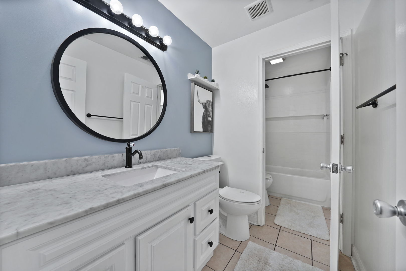 7050 Newport Drive #203, Woodridge, IL 60517